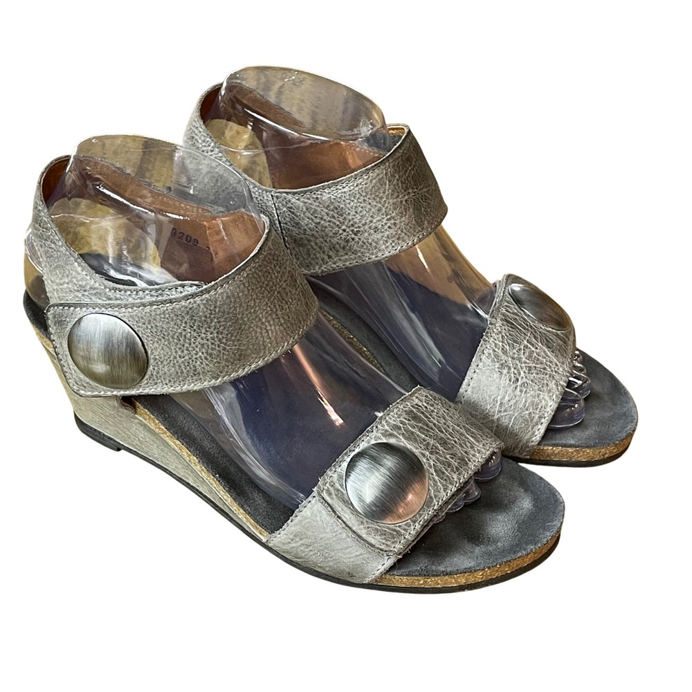 Taos Carousel 2 Wedge Sandals Sz 38 (EU) Brushed Medallion Comfort Cork